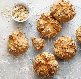 Knusprige Hafer-Dinkel-Brötchen