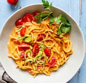 Spätzle mit cremiger Tomatensoße