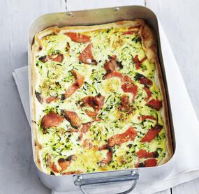 Zucchini-Lachs-Quiche mit würzigem Bergkäse