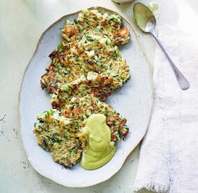 Grundrezept für knusprige Zucchinipuffer