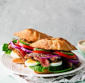 Beef-Sandwich mit Kräuterremoulade