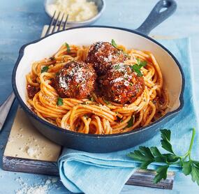 Pasta mit Bolognese-Bällchen