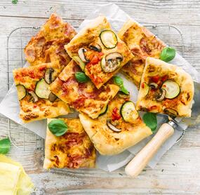 Zweierlei Pizza vom Blech