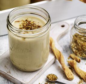 Blumenkohlcremesuppe mit Brotsticks
