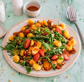 Gnocchisalat mit Pesto-Rosso-Dressing