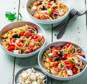 Griechischer Spaghettisalat in 30 Minuten