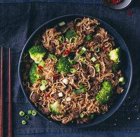 Ramen Stir Fry mit Rindfleisch