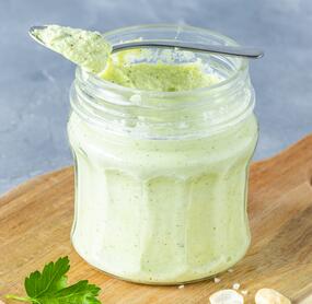 Veganer Kräuter-Dip