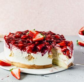 Windbeuteltorte mit Erdbeeren