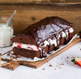 Gefüllter Schoko-Erdbeerkuchen