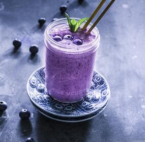 Blaubeer-Shake mit Joghurt