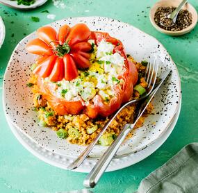 Gefüllte Tomaten mit Couscous und Feta