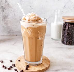 Eisgekühlter Kaffee-Slush aus 3 Zutaten