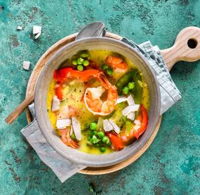 Leichte Kokossuppe mit Garnelen