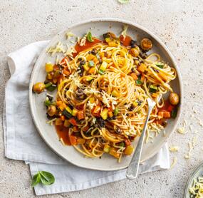 Mediterraner Spaghettisalat mit Belugalinsen