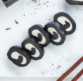 Süßes Oreo-Sushi-Eis