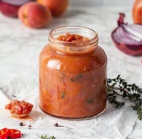 Rotes Zwiebel-Chutney mit Aprikose