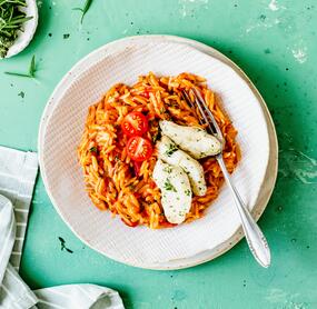 Tomaten-Kritharaki-Risotto mit Hähnchen
