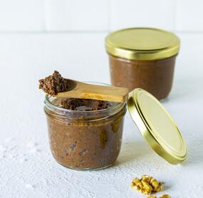 Würzige Umami-Paste für Soßen und Suppen