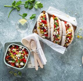 Gefüllte Pita-Brote mit Oliven und Feta