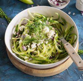 Schneller Gurkensalat mit Dill