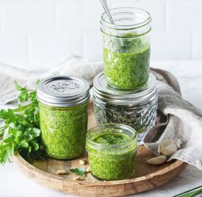 Gartenkräuter-Pesto