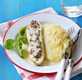 Gefüllte Schmorgurken mit Kartoffelpüree
