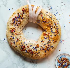 Perfekt zum Verschenken: Blütenbrot mit Sauerteig
