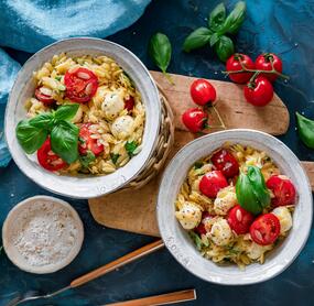 Schneller Risonisalat Tomate-Mozzarella