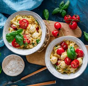 Schneller Risonisalat Tomate-Mozzarella