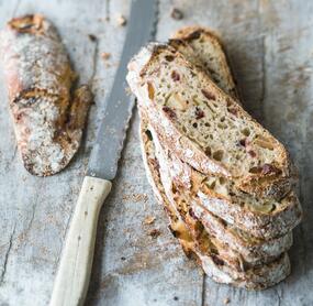 Kerniges Apfelbrot mit Cranberrys