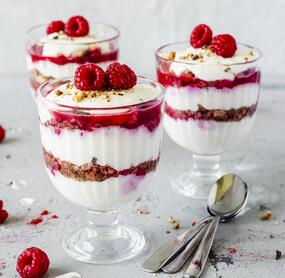Cantuccini-Dessert mit Himbeeren