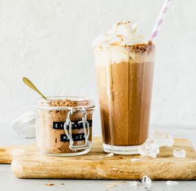 Blitz-Eiskaffeepulver mit Kakao
