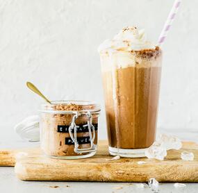 Blitz-Eiskaffeepulver mit Kakao