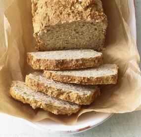 Haferflockenbrot mit Buttermilch und Honig