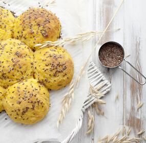 Joghurtbrötchen mit Karotten und Haferflocken
