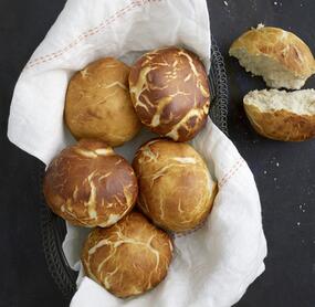 Laugenbrötchen einfach selber backen