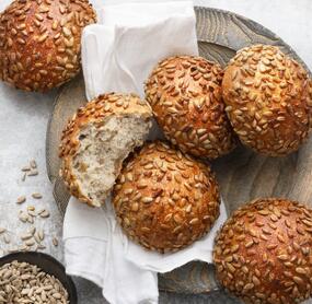 Knackfrische Sonnenblumenkernbrötchen
