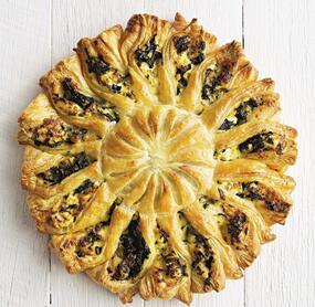 Zupfbrot-Sonne mit Spinat und Ricotta für deine Party