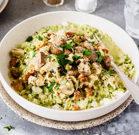 Blumenkohl-Brokkoli-Reis mit Hähnchen-Pilz-Soße