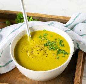 Cremige Herbstsuppe mit Wurzelgemüse