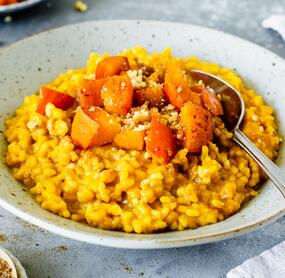 Pumpkin-Spice-Milchreis mit Kürbiswürfeln