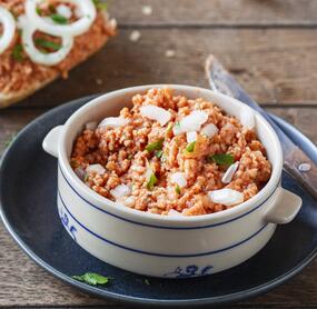 Blitzschnell gemixt und so würzig: Veganes Mett