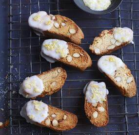 Espresso-Cantuccini mit Limettenzucker