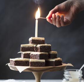 Glutenfreie Brownies mit Tahinfrosting
