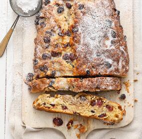 Veganer Mandelstollen mit Cranberries