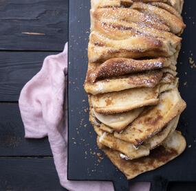 Veganes Zupfbrot mit Zucker und Zimt