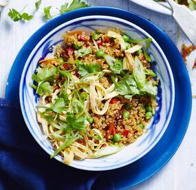 Gebratener Quinoa-„Reis“ mit Omelett