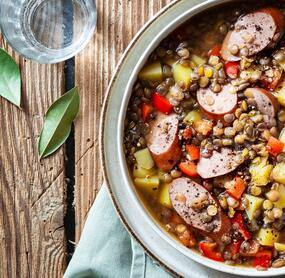 Linseneintopf mit Bockwürstchen