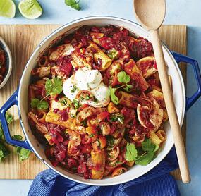 One Pot Pasta mit mexikanischem Hühnchen und Chipotle